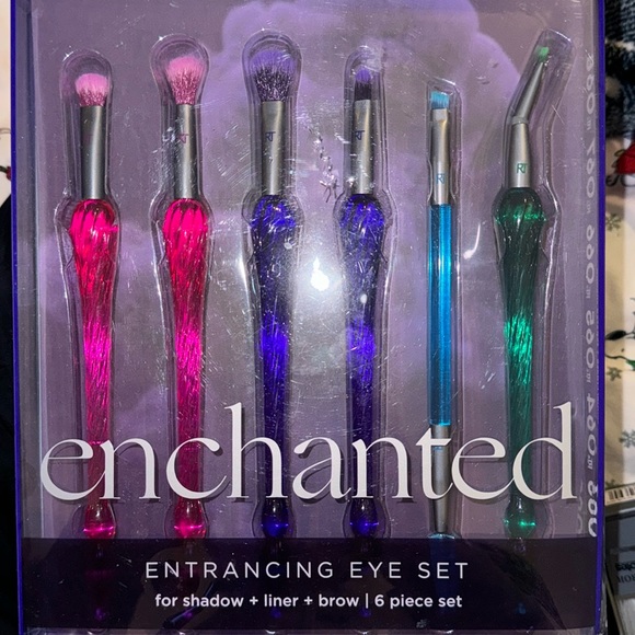 LIMITED EDITION Real Techniques Enchanted Entrancing Eye Makeup Brush brow - Picture 1 of 2